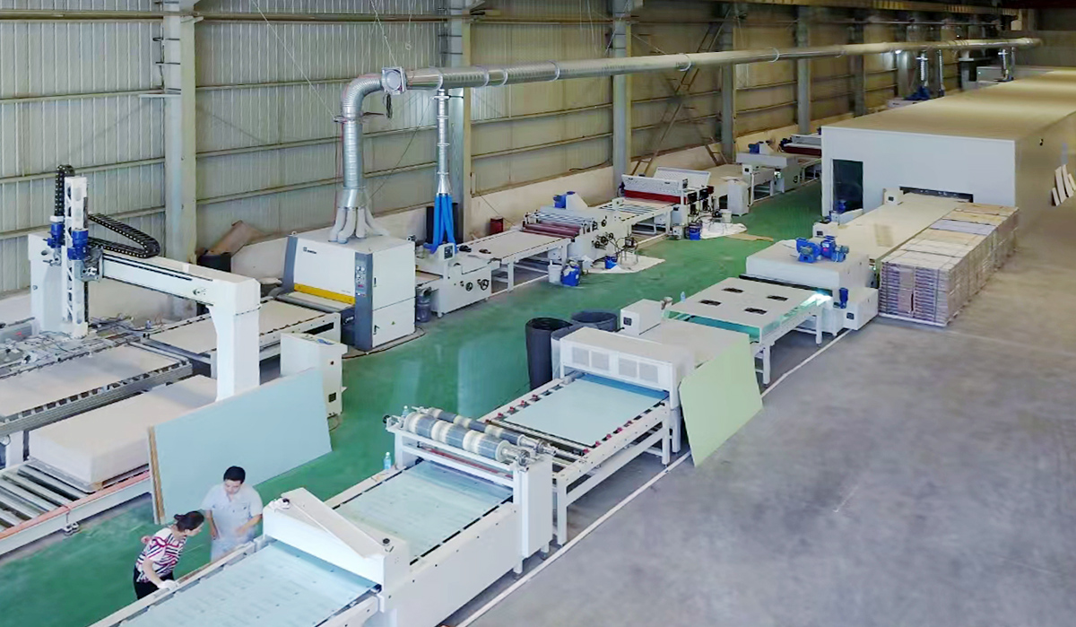 Solución de revestimiento inteligente para la construcción de paneles decorativos