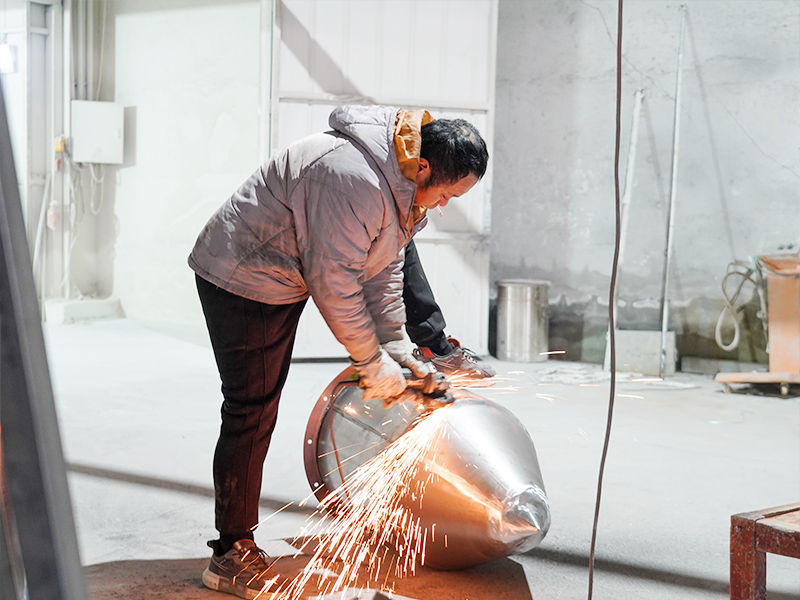 Taller de montaje de equipos de recubrimiento en polvo.