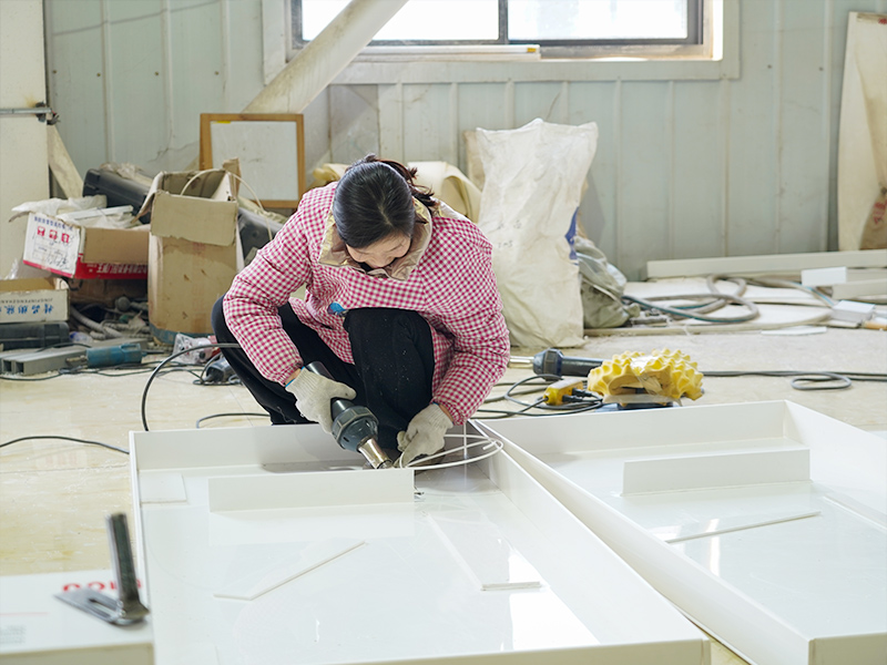 Fabricación de cabinas de recubrimiento y control de calidad.